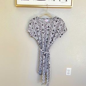 Lularoe top with built in pockets.